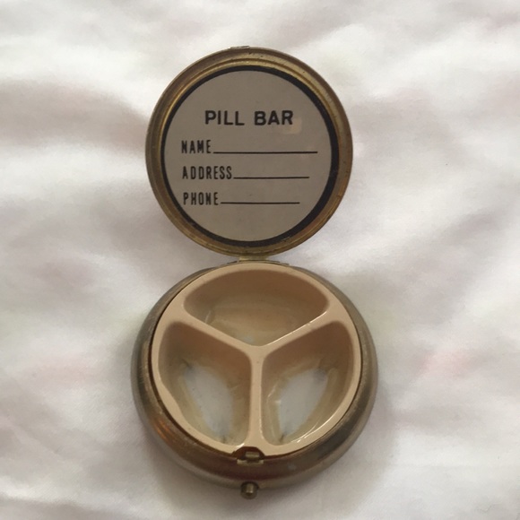 🌸NEW🌸 Vintage Pill Box - Picture 3 of 9